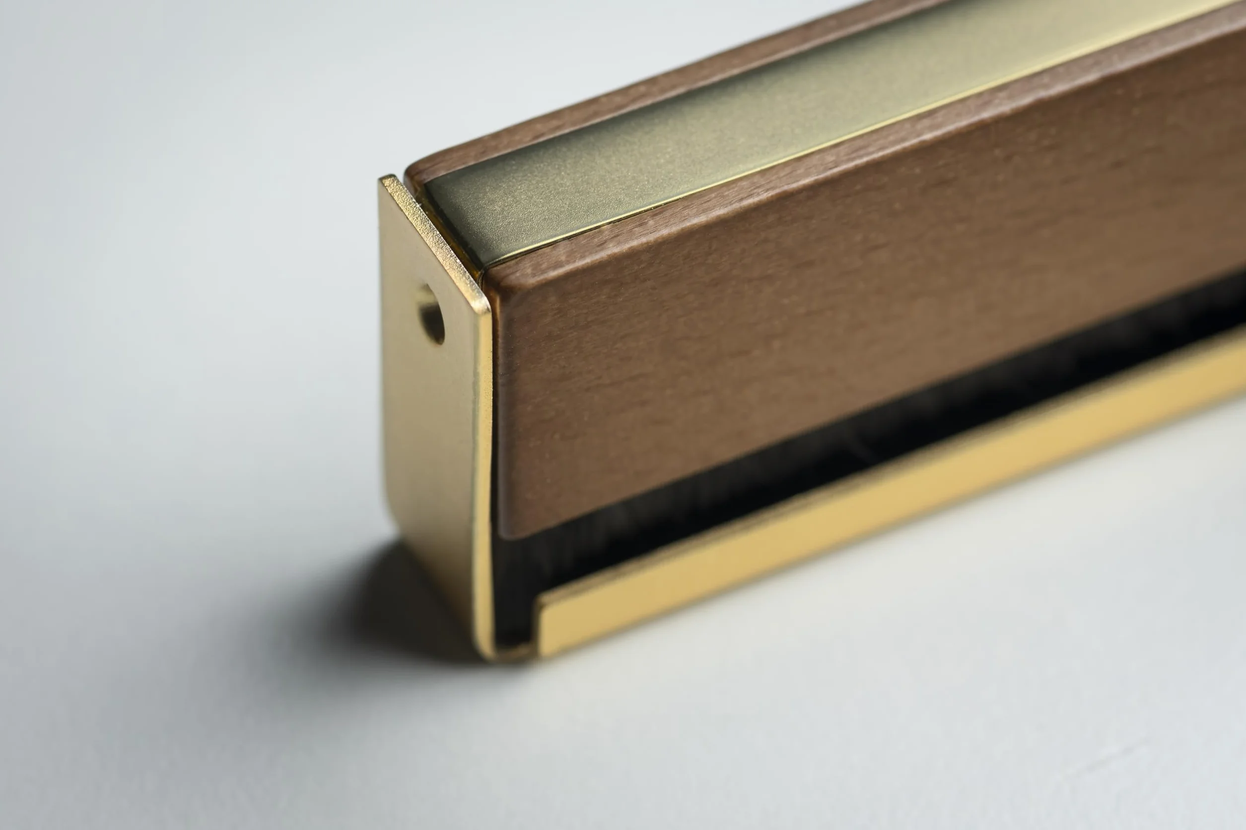 Pro-Ject Brush it Premium Brosse à plaques de qualité supérieure avec câble de Terre et Manche en Bois